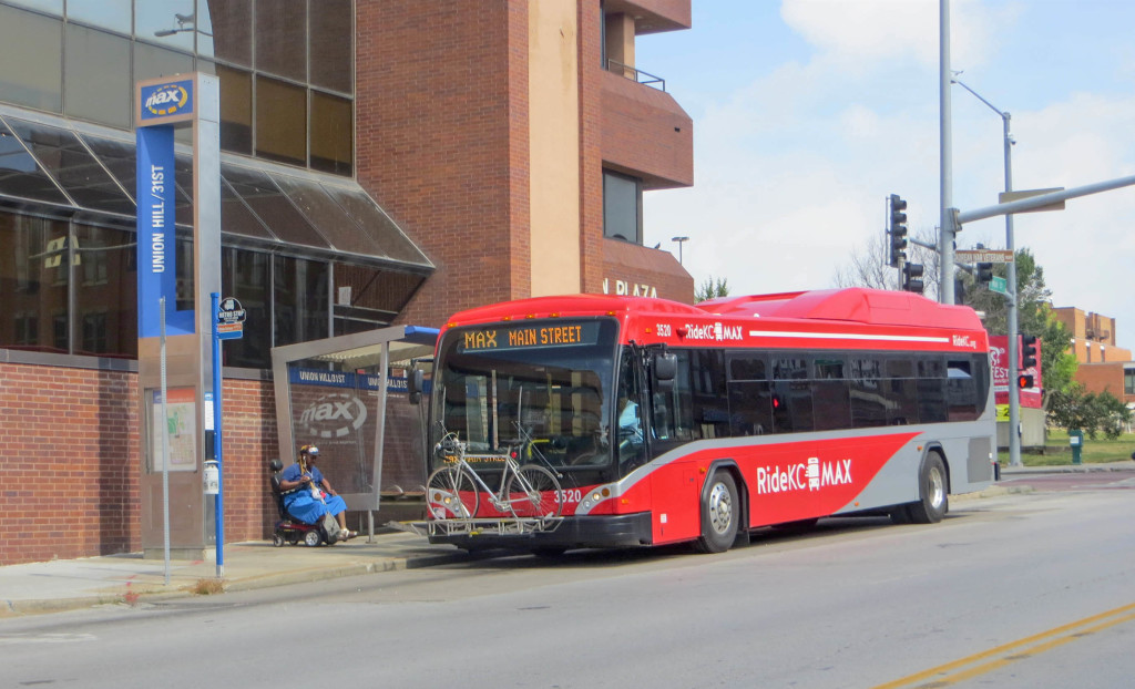 KCATA_Gillig_BRT_bus_on_Main_St_at_MAX_line's_Union_Hill-31st_stop_(2016)